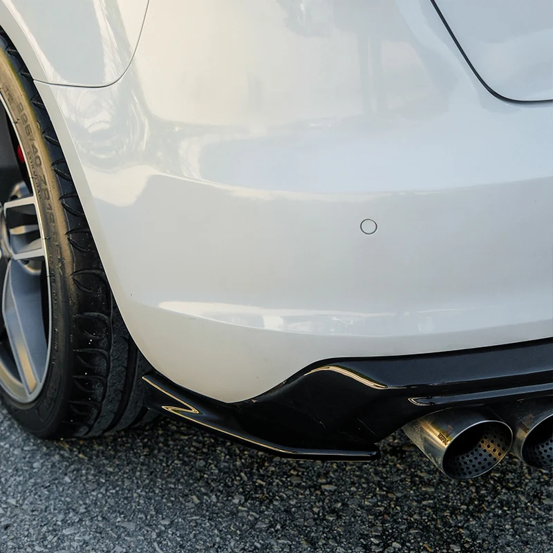 OneWay, Bakre underläppar, Blank svart, 2 st., passar till Audi A3 (8V) Sportback (2012-2016) exkl. S-Line/S3/RS3