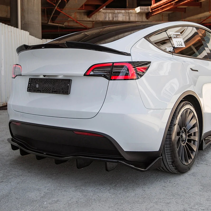 OneWay, Bakre underläpp, Blank svart, passar till Tesla Model Y (2019-2025)