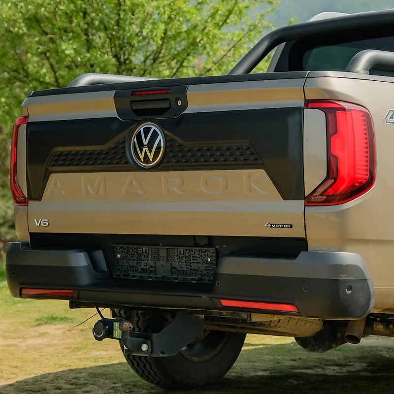 OneWay, Bakluckekåpa, matt svart, passar till Volkswagen Amarok MK2 (2022-)