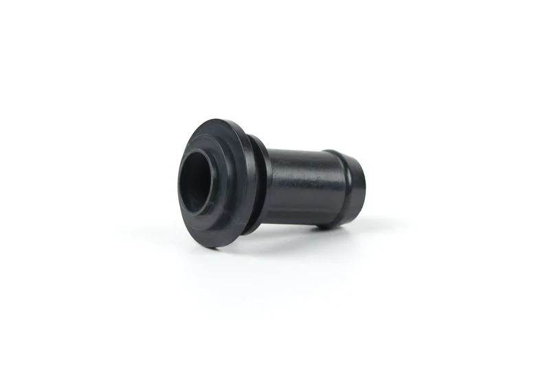 Coolant output straight connector