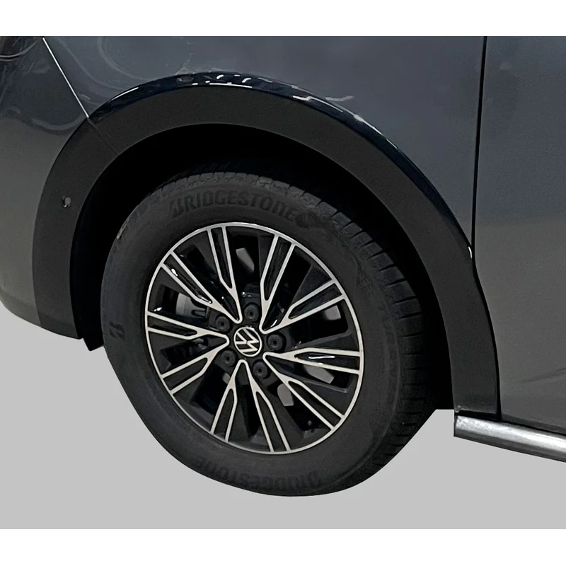 RGM, set med hjulbågsbreddare, passar till Volkswagen T7 Multivan 2021- Lång hjulbas - Blank svart (med Park Assist)
